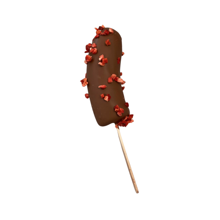 Frozen Banana mit getrockneten Erdbeerstreusel