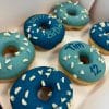Happy Birthday Donutbox - blaue Glasur mit weißen Schokoflocken